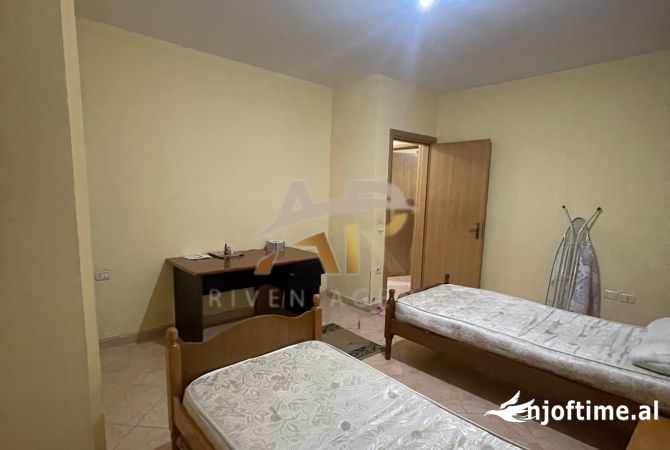 Shtepi me qera Apartament ne Tirane, 2+1, Mobilimi E mobiluar, Pagesa 800  Euro.