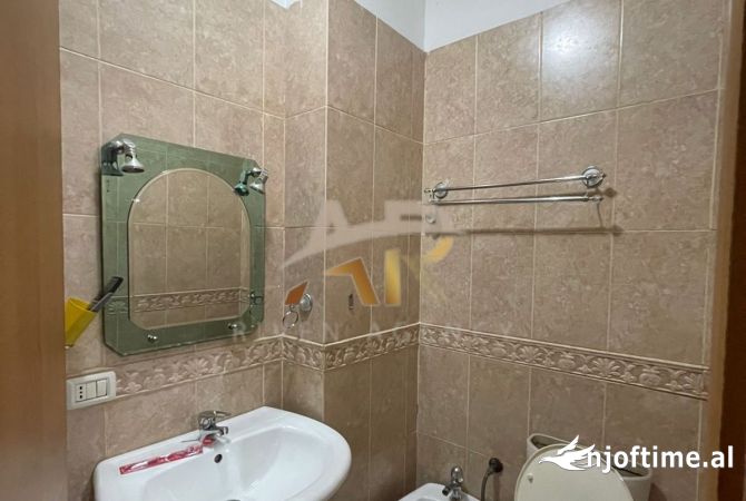 Shtepi me qera Apartament ne Tirane, 2+1, Mobilimi E mobiluar, Pagesa 800  Euro.