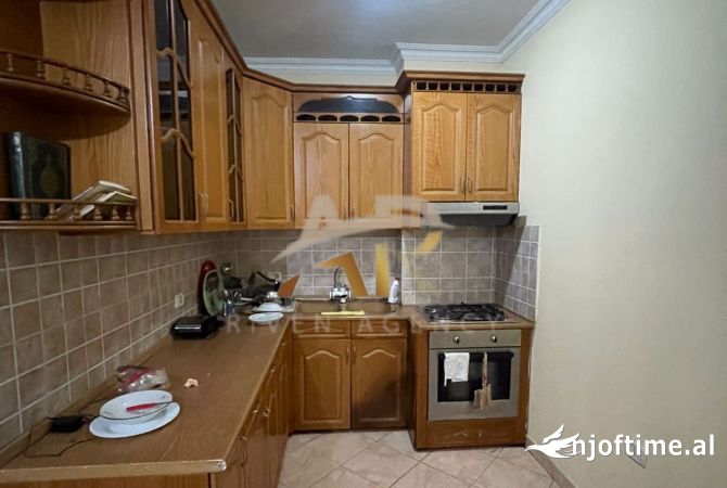Shtepi me qera 2+1 ne Tirane - 800 Euro