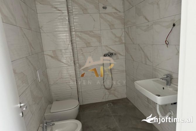 Shtepi me qera Apartament ne Tirane, 1+1, Mobilimi Bosh, pa mobiluar, Pagesa 45,000  Leke.