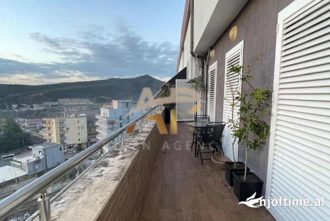 Shtepi ne shitje Apartament ne Tirane, 3+1, Mobilimi E mobiluar, Pagesa 180,000  Euro.