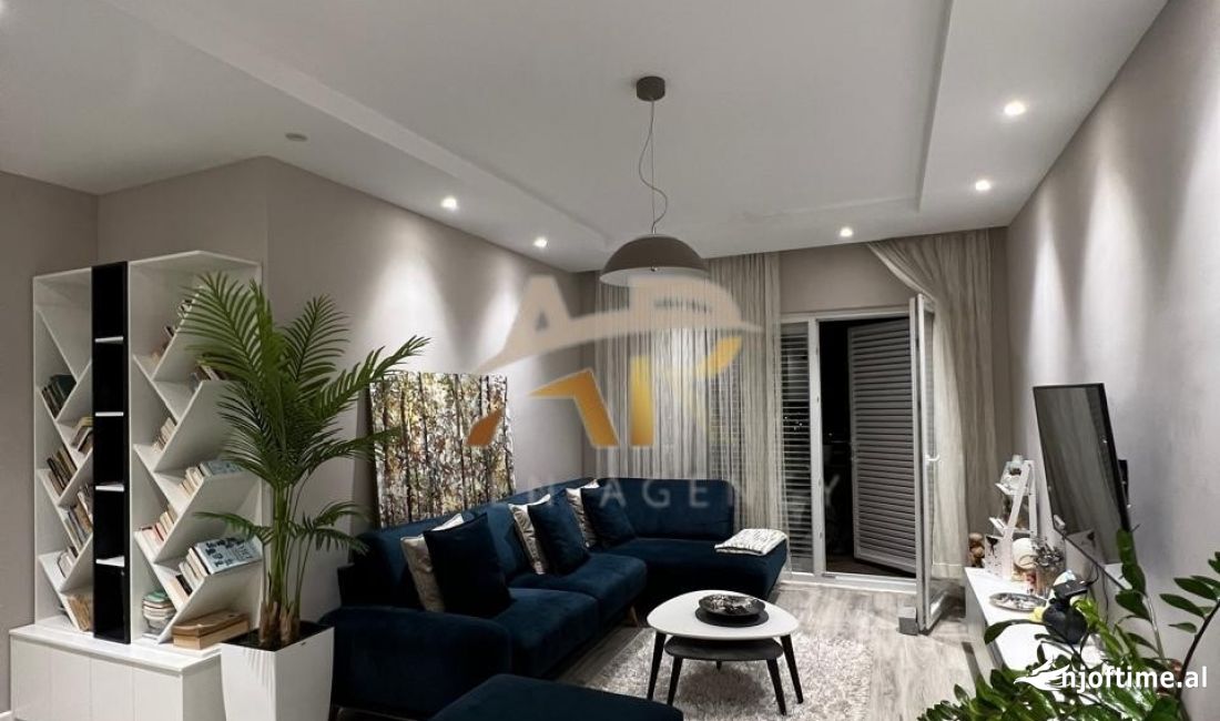 Shtepi ne shitje Apartament ne Tirane, 3+1, Mobilimi E mobiluar, Pagesa 180,000  Euro.
