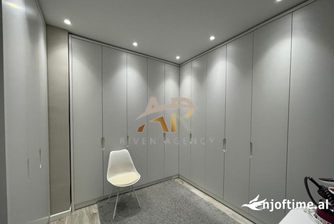 Shtepi ne shitje Apartament ne Tirane, 3+1, Mobilimi E mobiluar, Pagesa 180,000  Euro.