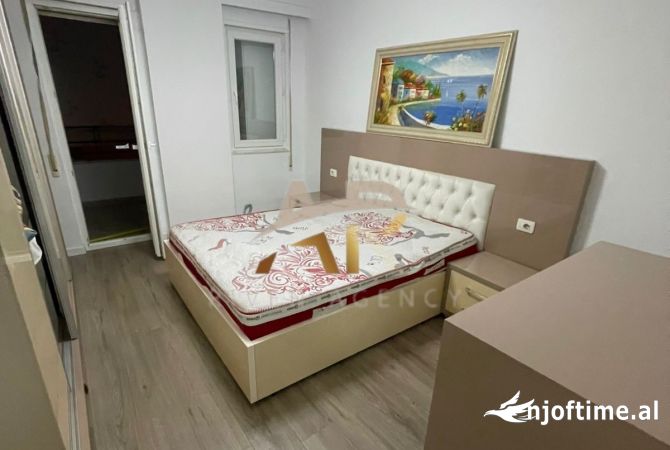 Shtepi me qera Apartament ne Tirane, 1+1, Mobilimi E mobiluar, Pagesa 750  Euro.