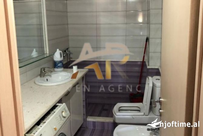 Shtepi me qera Apartament ne Tirane, 2+1, Mobilimi E mobiluar, Pagesa 350  Euro.