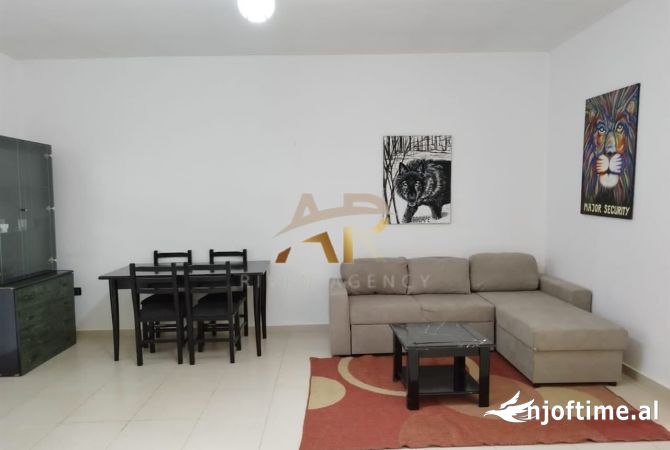 Shtepi me qera 2+1 ne Tirane - 38,000 Leke