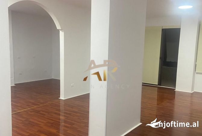 Ambient biznesi me qera 3+1 ne Tirane - 1,500 Euro