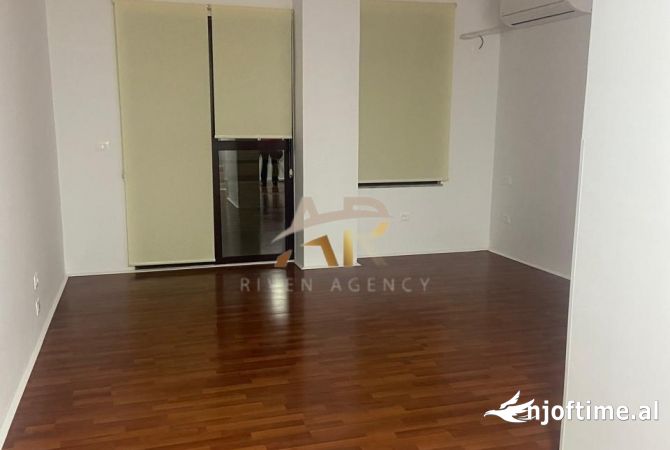 Ambient biznesi me qera 3+1 ne Tirane - 1,500 Euro