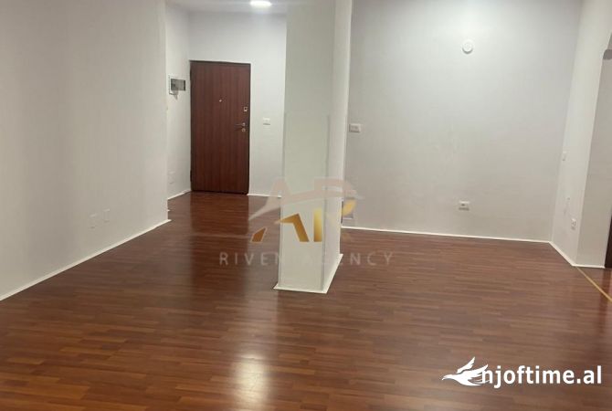 Ambient biznesi me qera 3+1 ne Tirane - 1,500 Euro