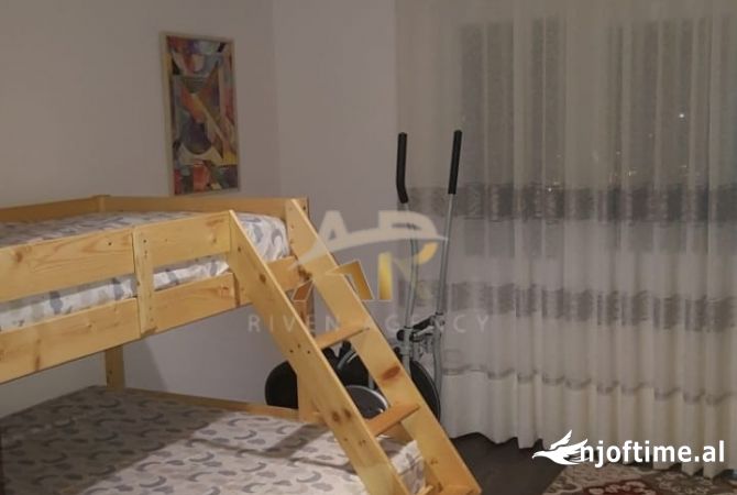 Shtepi me qera Apartament ne Tirane, 2+1, Mobilimi E mobiluar, Pagesa 680  Euro.
