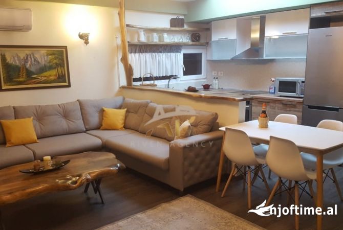 Shtepi me qera 2+1 ne Tirane - 680 Euro
