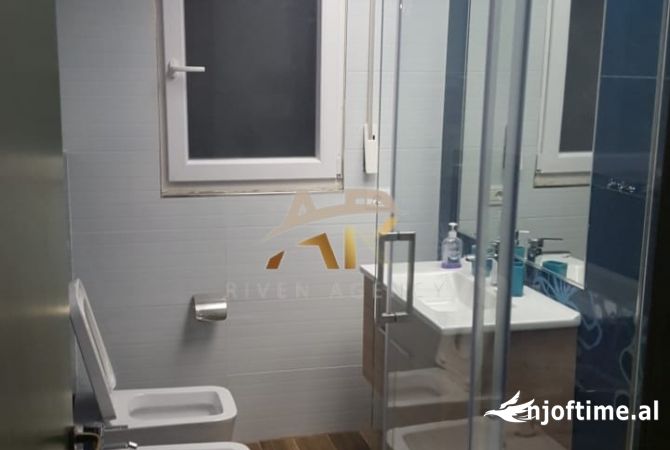 Shtepi me qera Apartament ne Tirane, 2+1, Mobilimi E mobiluar, Pagesa 680  Euro.