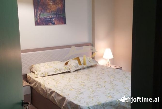 Shtepi me qera Apartament ne Tirane, 2+1, Mobilimi E mobiluar, Pagesa 680  Euro.