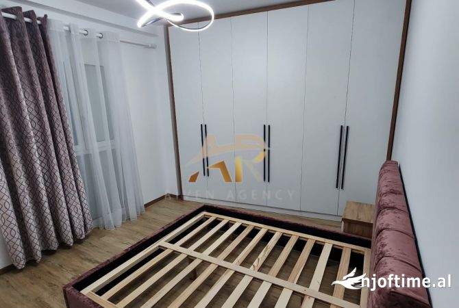 Shtepi me qera Apartament ne Tirane, 2+1, Mobilimi E mobiluar, Pagesa 1,500  Euro.