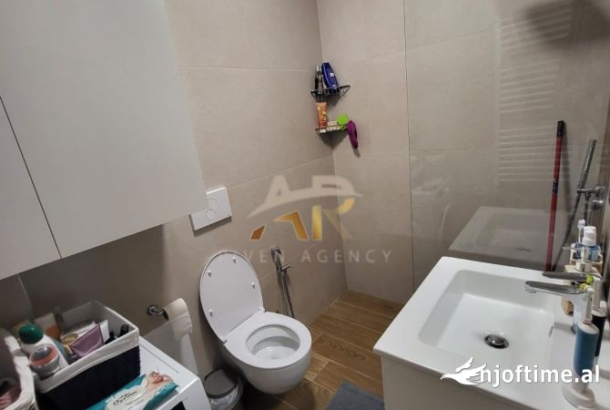 Shtepi me qera Apartament ne Tirane, 1+1, Mobilimi E mobiluar, Pagesa 50,000  Leke.