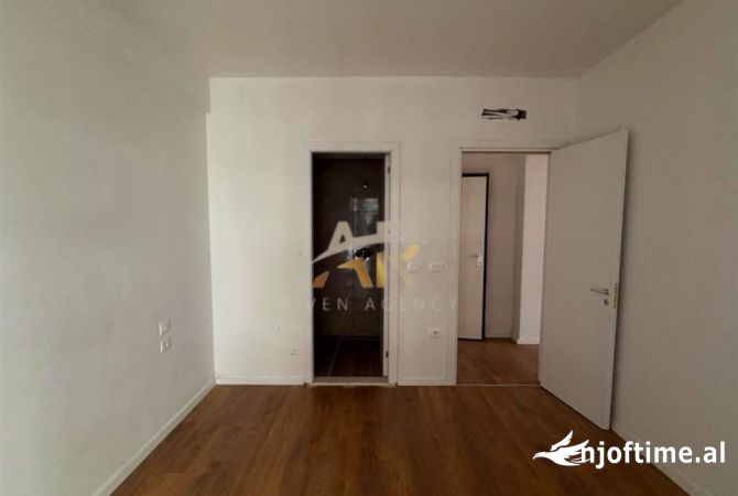 Shtepi me qera Apartament ne Tirane, 2+1, Mobilimi Bosh, pa mobiluar, Pagesa 600  Euro.