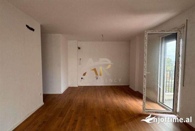 Shtepi me qera Apartament ne Tirane, 2+1, Mobilimi Bosh, pa mobiluar, Pagesa 600  Euro.