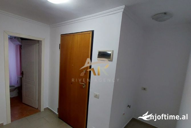 Shtepi ne shitje Apartament ne Tirane, 2+1, Mobilimi E mobiluar, Pagesa 188,000  Euro.