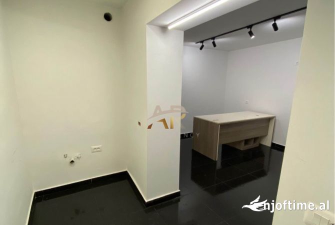 Ambient biznesi me qera 3+1 ne Tirane - 400 Euro