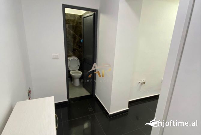 Ambient biznesi me qera 3+1 ne Tirane - 400 Euro