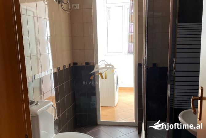 Shtepi me qera Apartament ne Tirane, 2+1, Mobilimi E mobiluar, Pagesa 600  Euro.