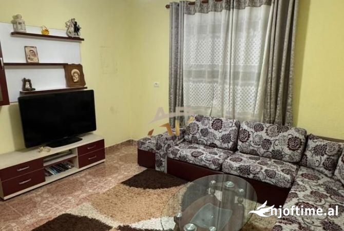 Shtepi me qera 2+1 ne Tirane - 425 Euro