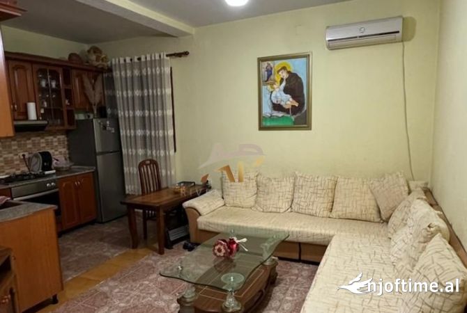 Shtepi me qera 2+1 ne Tirane - 425 Euro