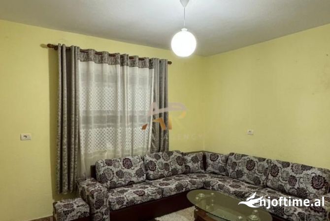 Shtepi me qera 2+1 ne Tirane - 425 Euro