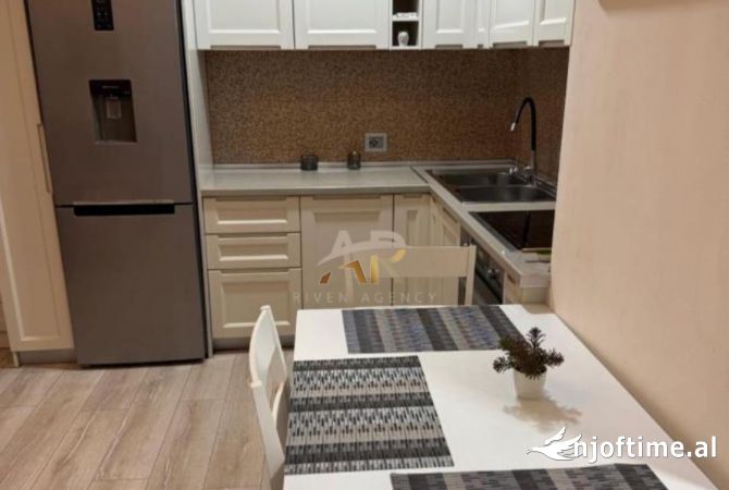 Shtepi me qera Apartament ne Tirane, 2+1, Mobilimi E mobiluar, Pagesa 650  Euro.