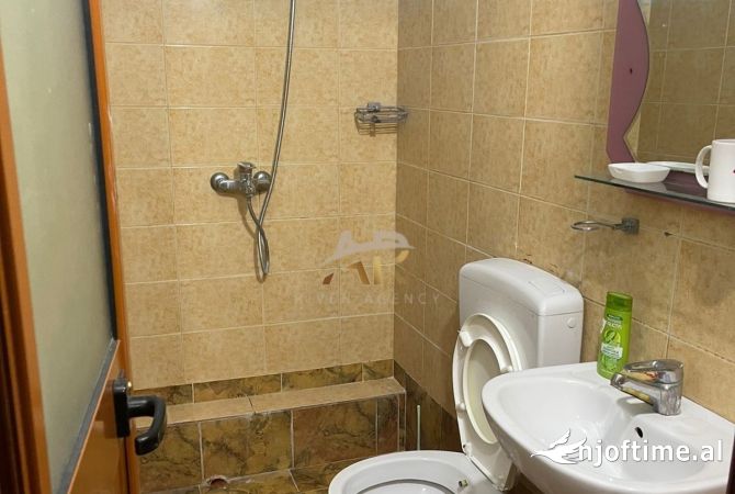 Shtepi me qera Apartament ne Tirane, 1+1, Mobilimi E mobiluar, Pagesa 40,000  Leke.