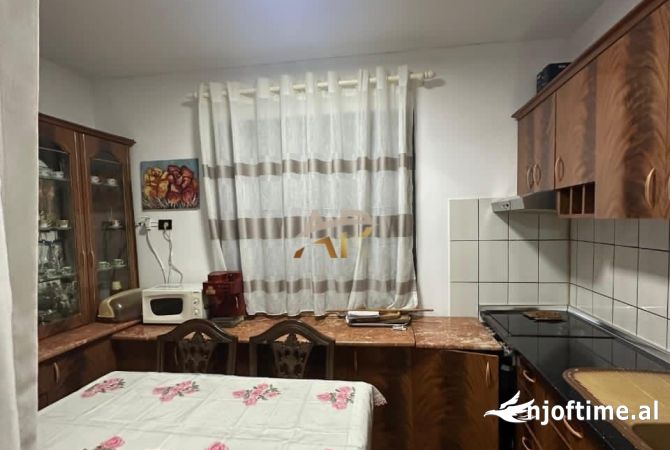 Shtepi me qera 3+1 ne Tirane - 40,000 Leke