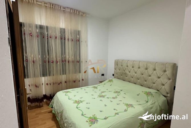 Shtepi me qera Apartament ne Tirane, 3+1, Mobilimi E mobiluar, Pagesa 40,000  Leke.