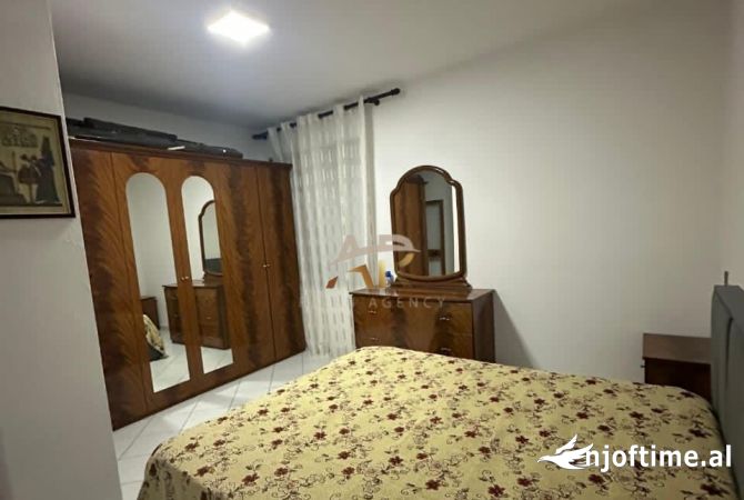 Shtepi me qera Apartament ne Tirane, 3+1, Mobilimi E mobiluar, Pagesa 40,000  Leke.