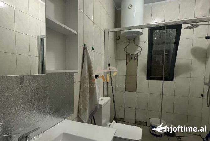 Shtepi me qera Apartament ne Tirane, 3+1, Mobilimi E mobiluar, Pagesa 40,000  Leke.