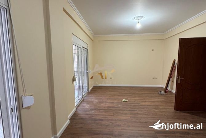 Shtepi me qera 2+1 ne Tirane - 50,000 Leke