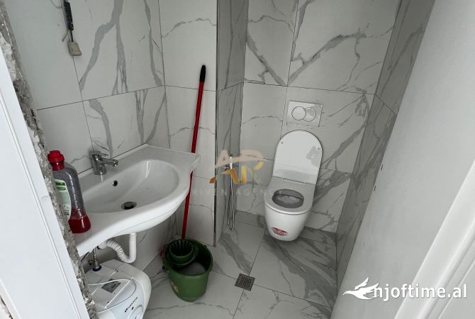 Ambient biznesi me qera 3+1 ne Tirane - 900 Euro