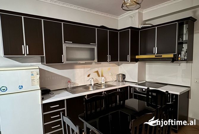 Shtepi me qera 1+1 ne Tirane - 40,000 Leke