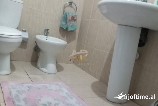 Shtepi me qera Apartament ne Tirane, 1+1, Mobilimi E mobiluar, Pagesa 45,000  Leke.