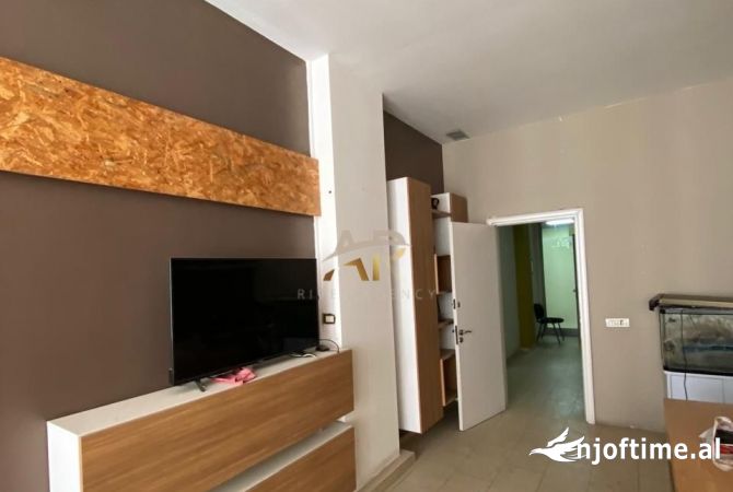Ambient biznesi me qera 1+1 ne Tirane - 60,000 Leke
