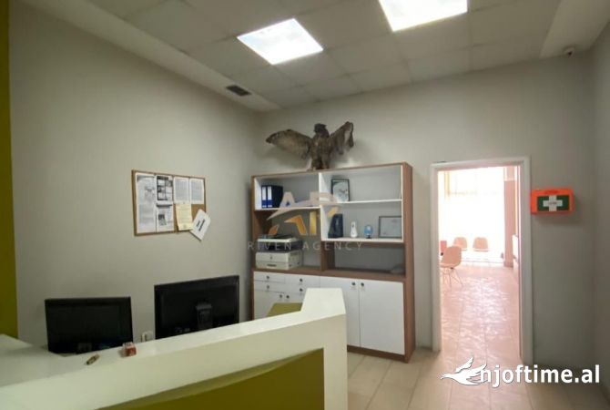 Ambient biznesi me qera 1+1 ne Tirane - 60,000 Leke