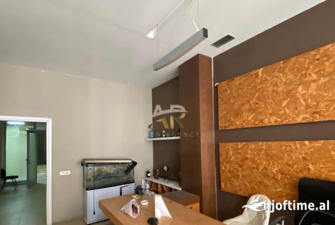 Ambient biznesi me qera 1+1 ne Tirane - 60,000 Leke