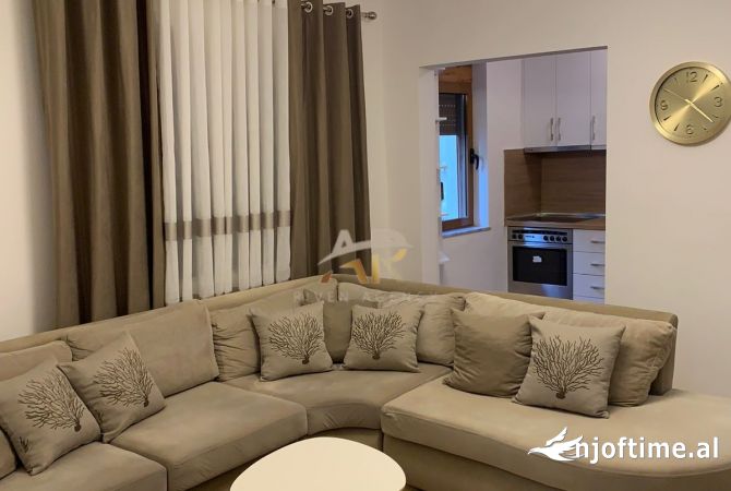 Jepet me qera apartament 3+1 tek Rruga Bardhyl