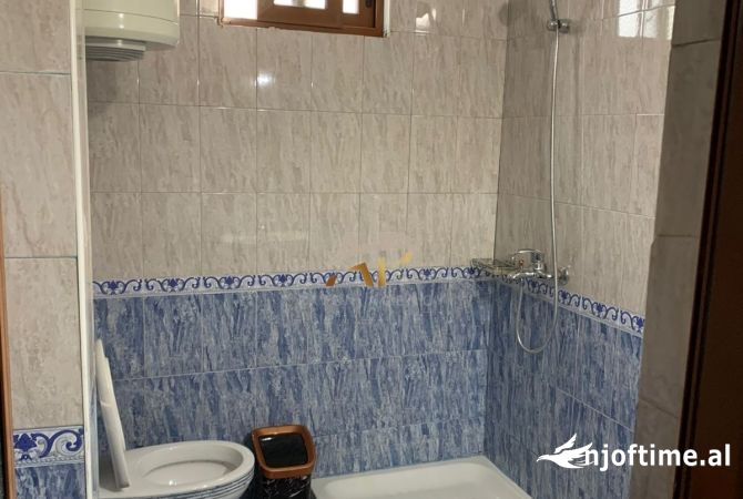 Shtepi me qera Apartament ne Tirane, 3+1, Mobilimi E mobiluar, Pagesa 700  Euro.