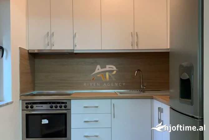 Shtepi me qera Apartament ne Tirane, 3+1, Mobilimi E mobiluar, Pagesa 700  Euro.