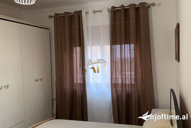 Shtepi me qera Apartament ne Tirane, 3+1, Mobilimi E mobiluar, Pagesa 700  Euro.