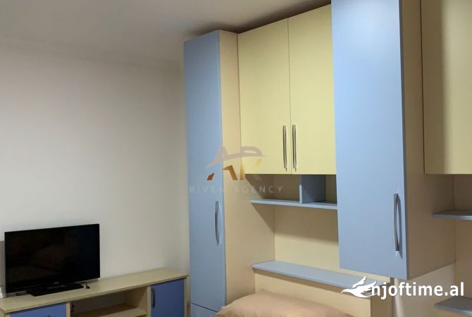 Shtepi me qera Apartament ne Tirane, 3+1, Mobilimi E mobiluar, Pagesa 700  Euro.