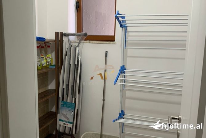 Shtepi me qera Apartament ne Tirane, 3+1, Mobilimi E mobiluar, Pagesa 700  Euro.