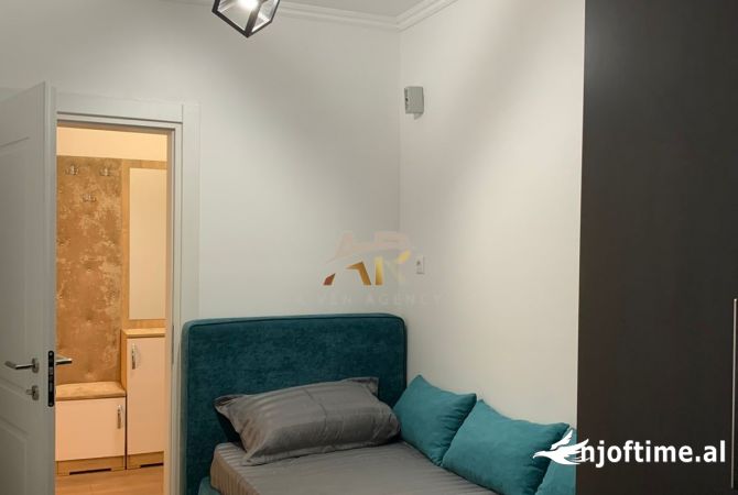 Shtepi me qera Apartament ne Tirane, 3+1, Mobilimi E mobiluar, Pagesa 700  Euro.