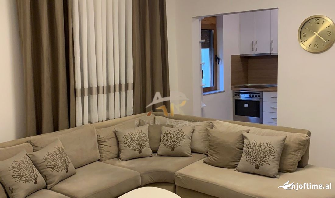 Shtepi me qera Apartament ne Tirane, 3+1, Mobilimi E mobiluar, Pagesa 700  Euro.