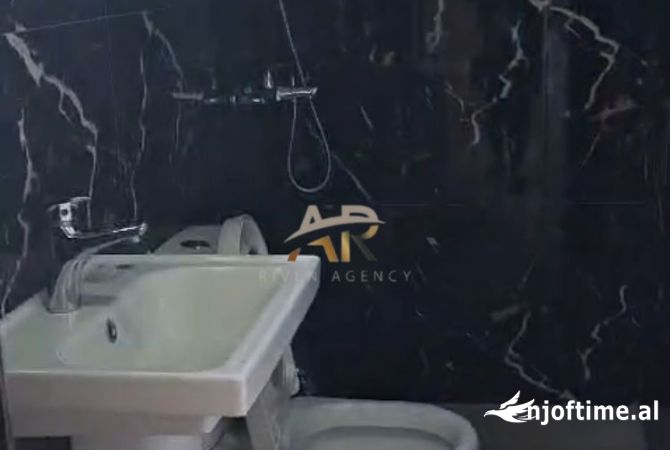 Shtepi me qera Apartament ne Tirane, 2+1, Mobilimi E mobiluar, Pagesa 40,000  Leke.